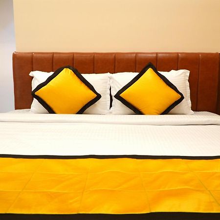 Uj Pallazzio - Business Class Luxury Hotel Tiruvannamalai Bagian luar foto