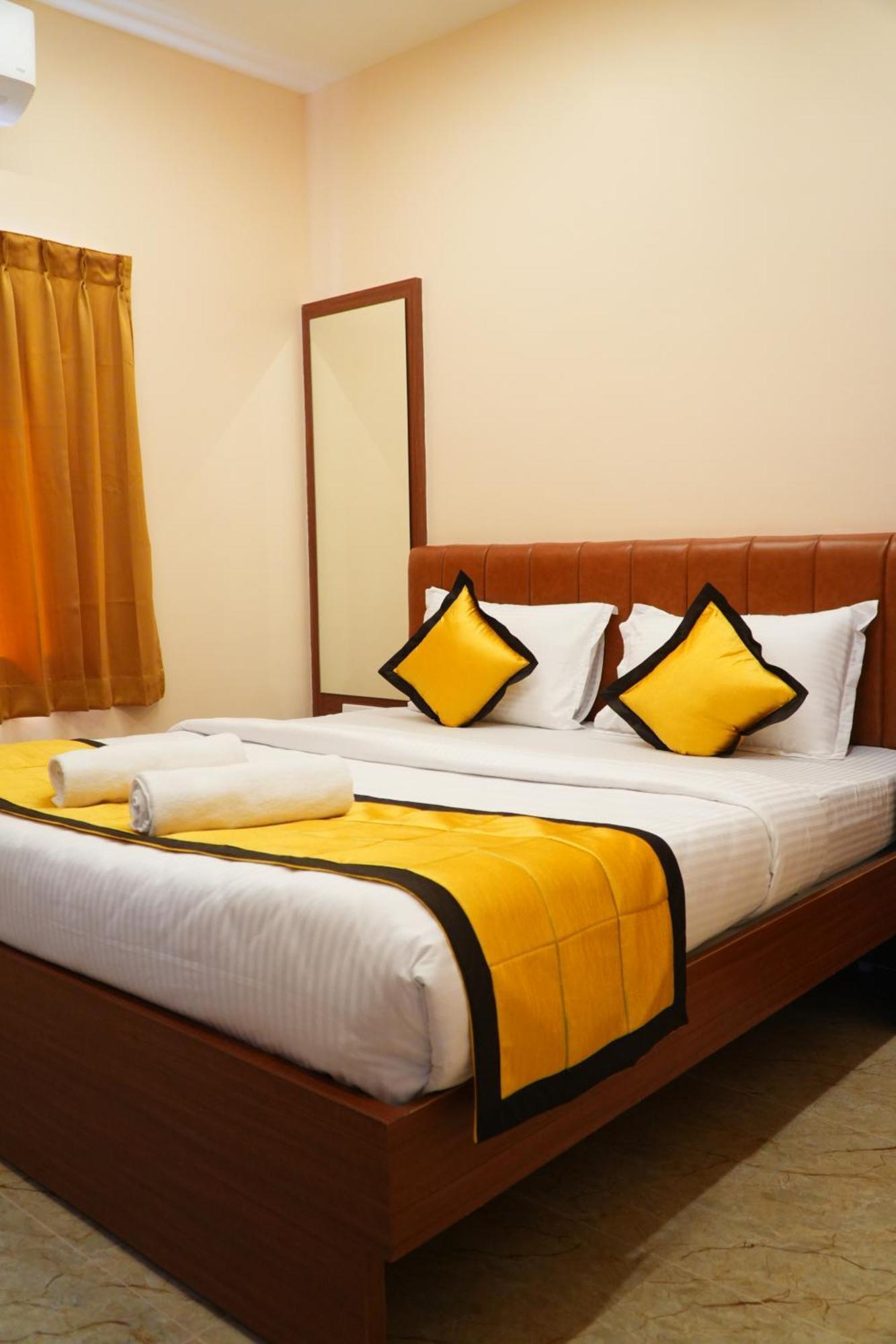Uj Pallazzio - Business Class Luxury Hotel Tiruvannamalai Bagian luar foto