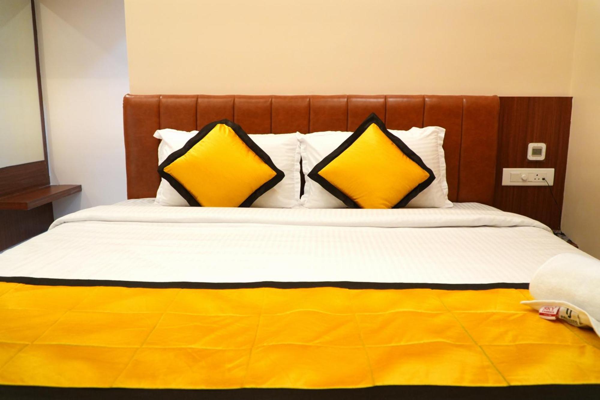Uj Pallazzio - Business Class Luxury Hotel Tiruvannamalai Bagian luar foto