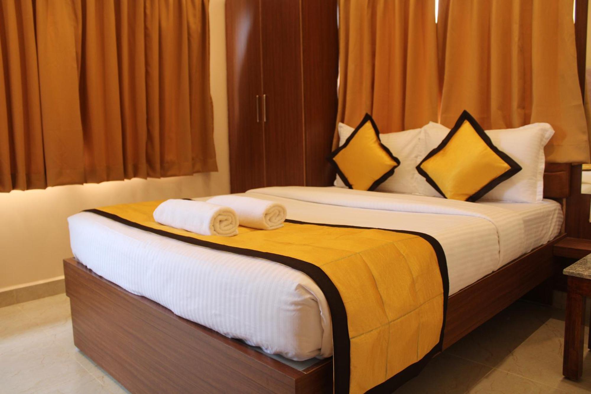 Uj Pallazzio - Business Class Luxury Hotel Tiruvannamalai Bagian luar foto