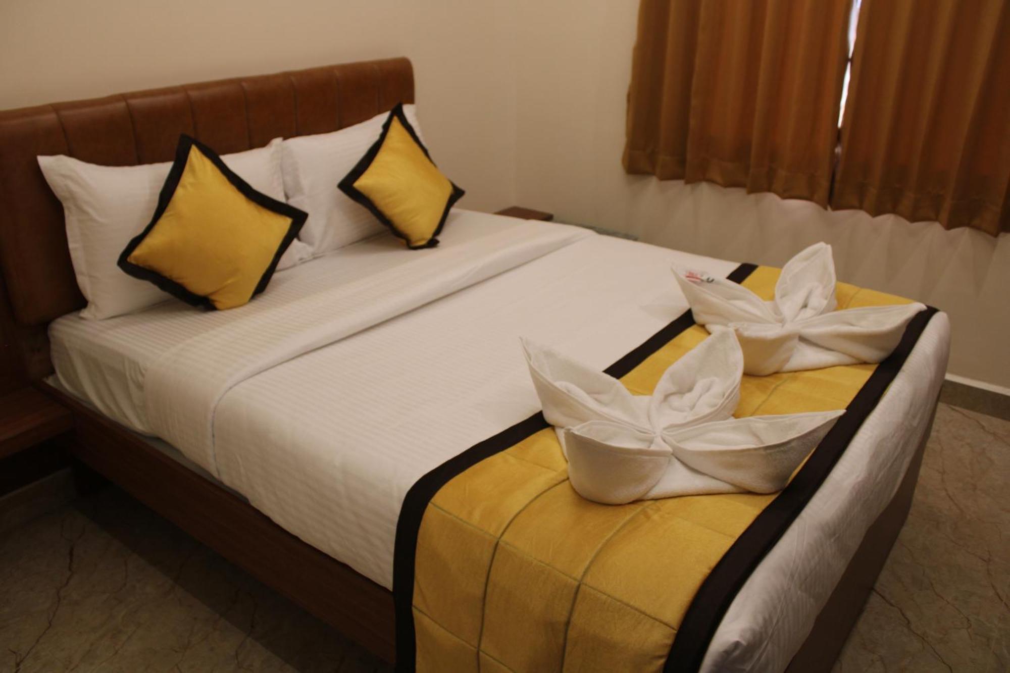 Uj Pallazzio - Business Class Luxury Hotel Tiruvannamalai Bagian luar foto