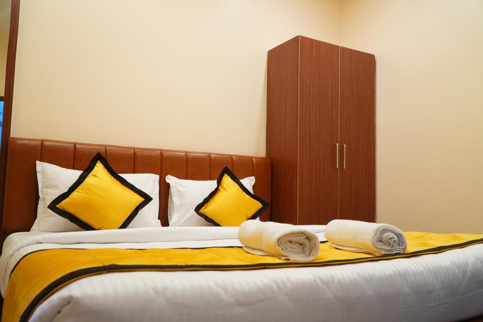 Uj Pallazzio - Business Class Luxury Hotel Tiruvannamalai Bagian luar foto