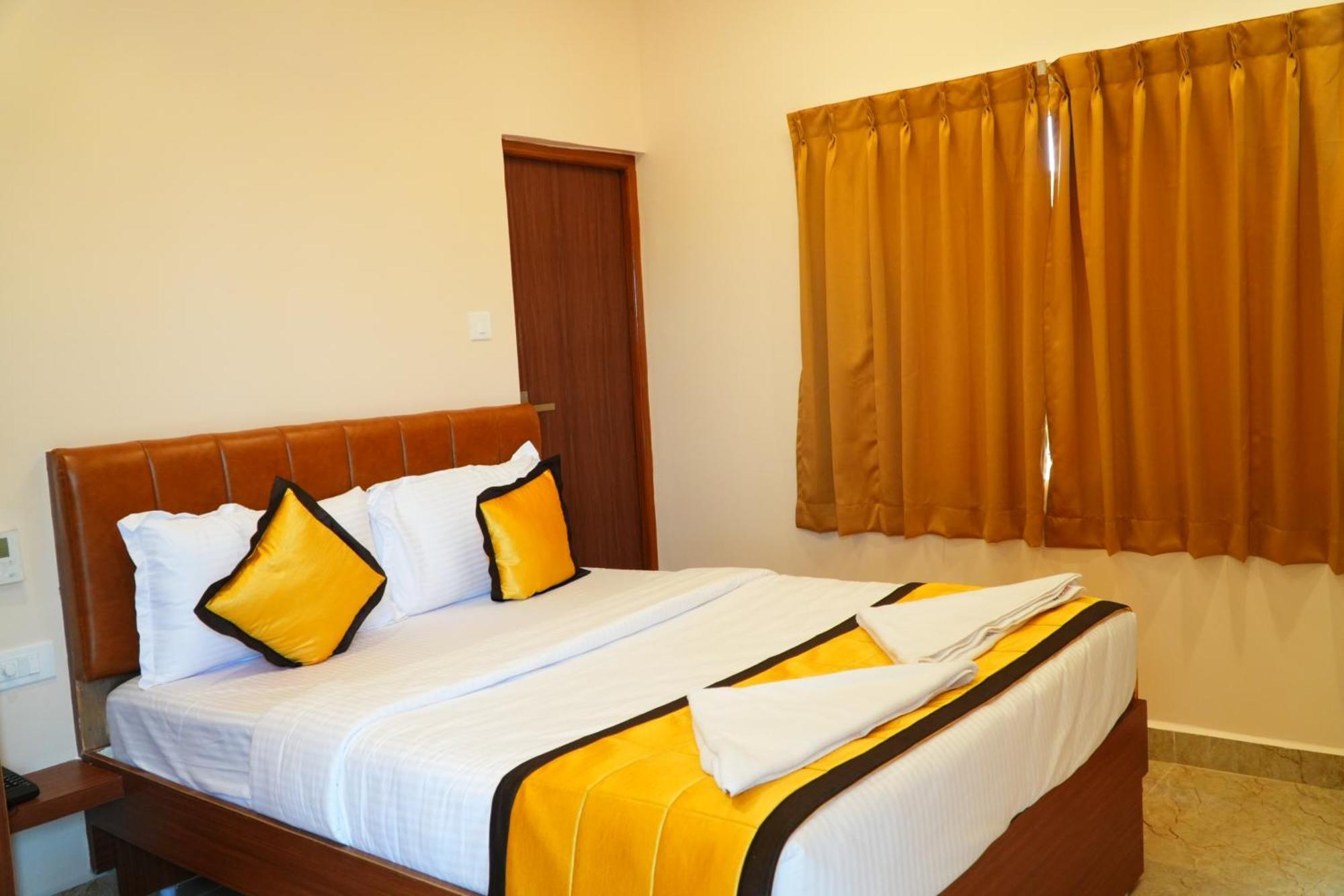 Uj Pallazzio - Business Class Luxury Hotel Tiruvannamalai Bagian luar foto