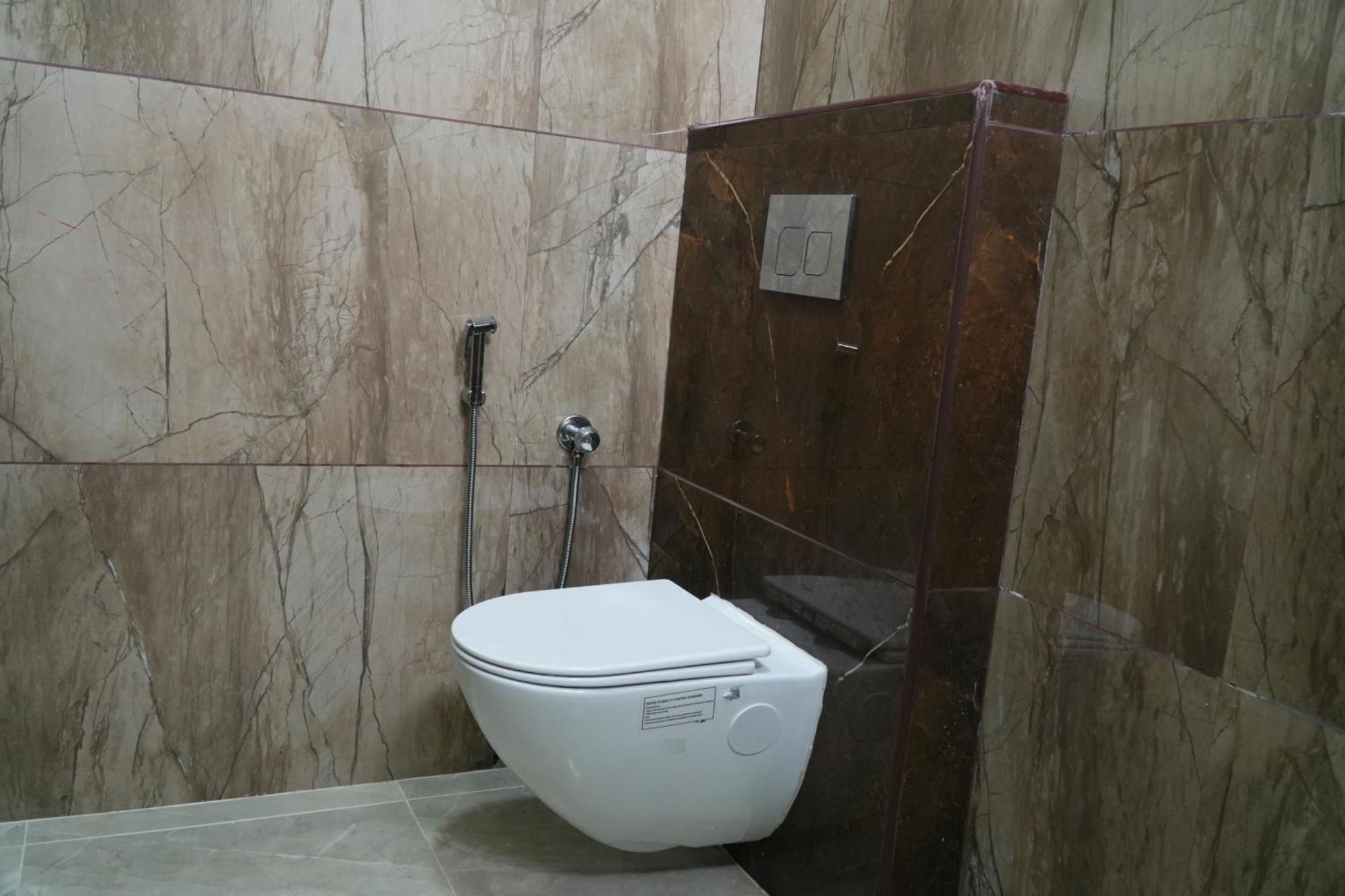 Uj Pallazzio - Business Class Luxury Hotel Tiruvannamalai Bagian luar foto