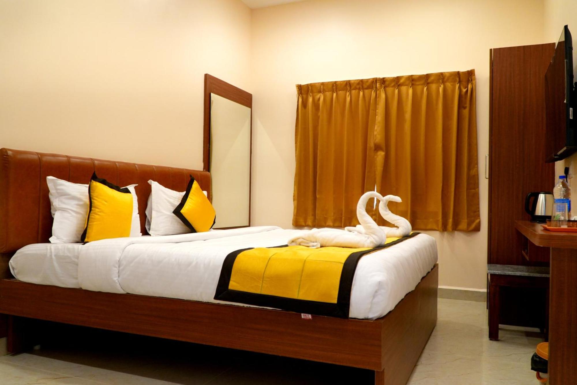 Uj Pallazzio - Business Class Luxury Hotel Tiruvannamalai Bagian luar foto