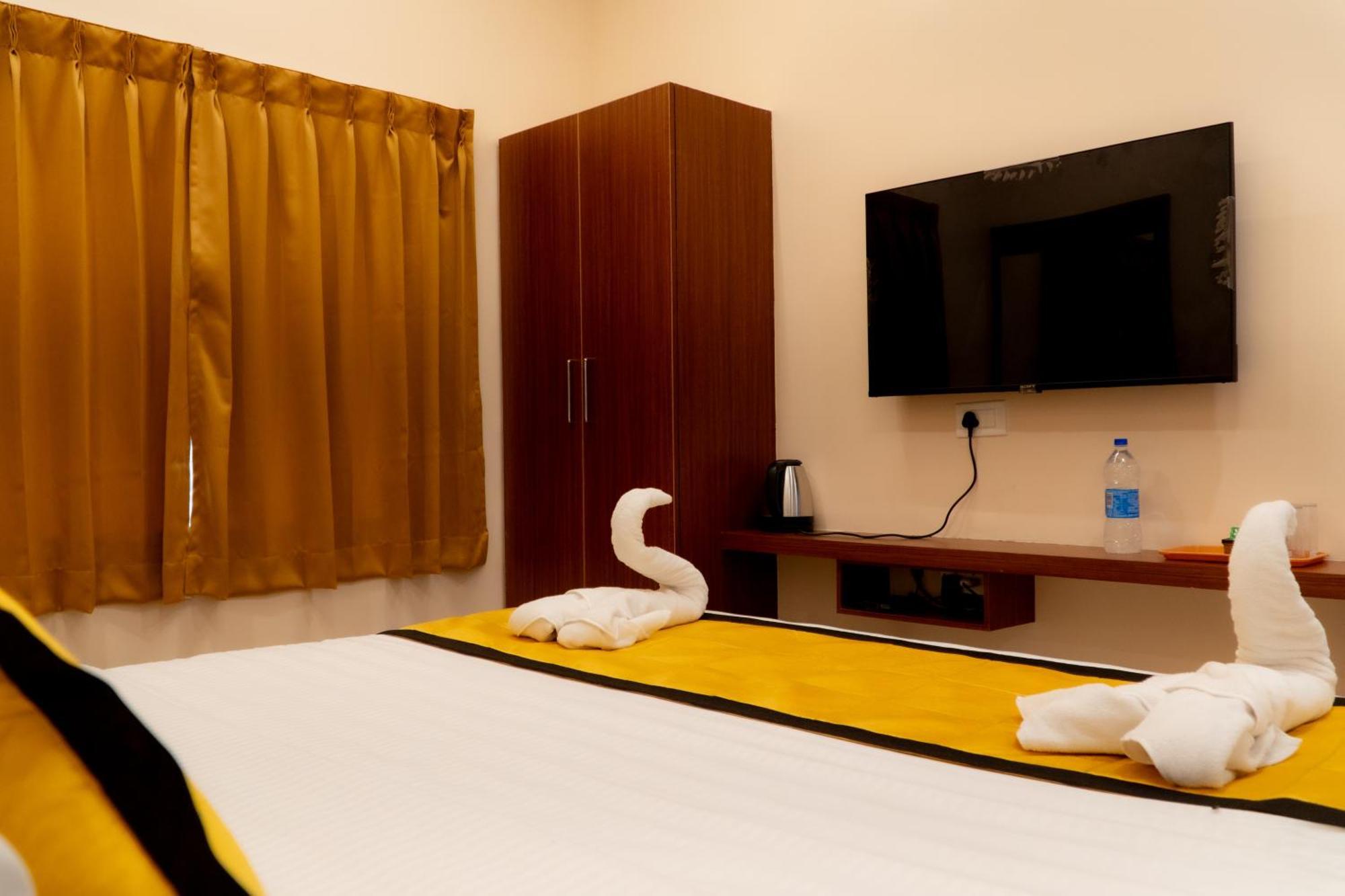 Uj Pallazzio - Business Class Luxury Hotel Tiruvannamalai Bagian luar foto