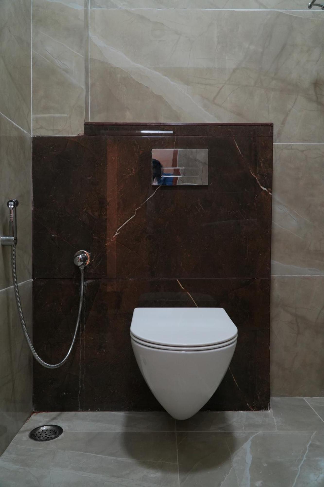 Uj Pallazzio - Business Class Luxury Hotel Tiruvannamalai Bagian luar foto