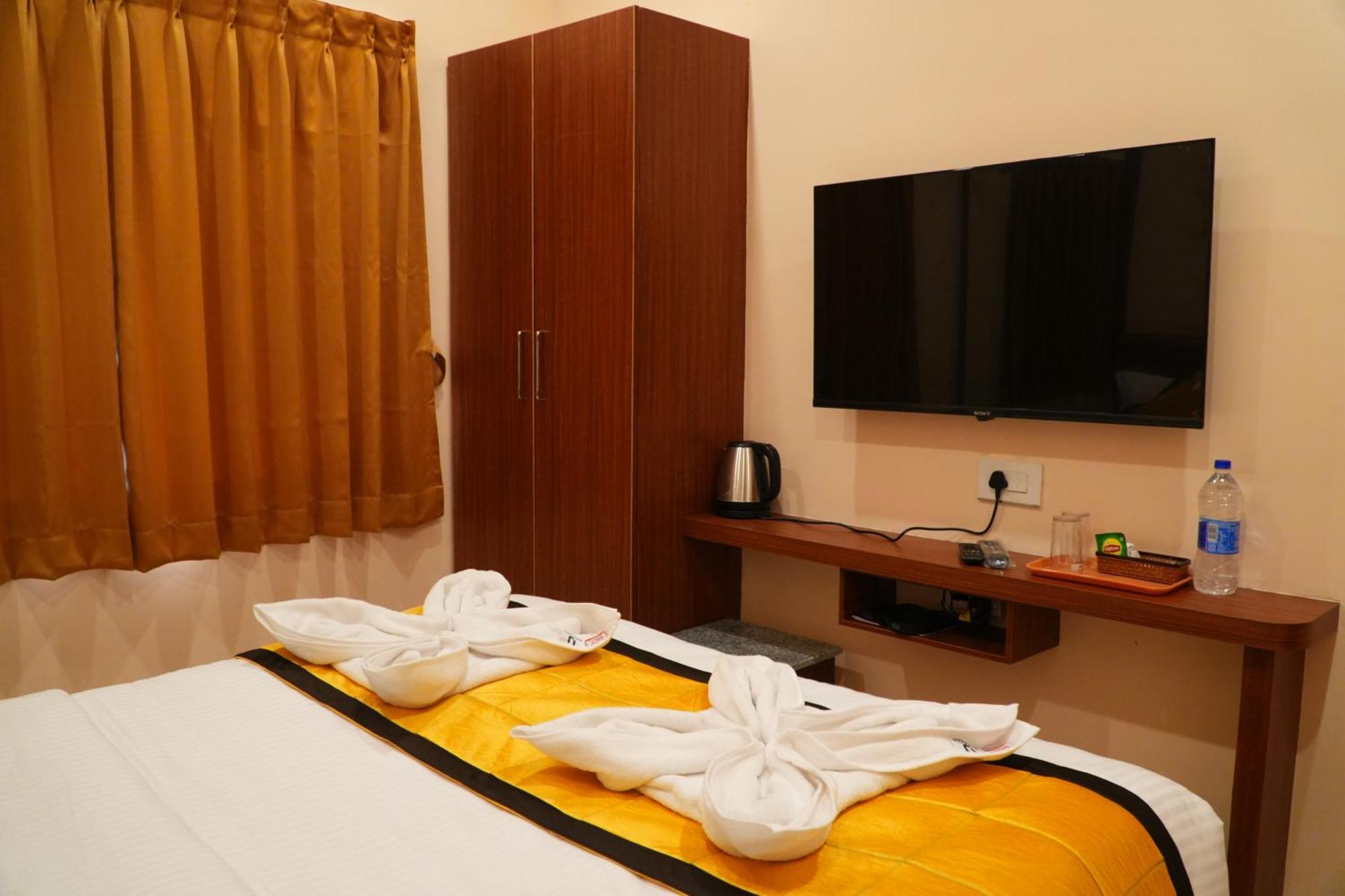 Uj Pallazzio - Business Class Luxury Hotel Tiruvannamalai Bagian luar foto
