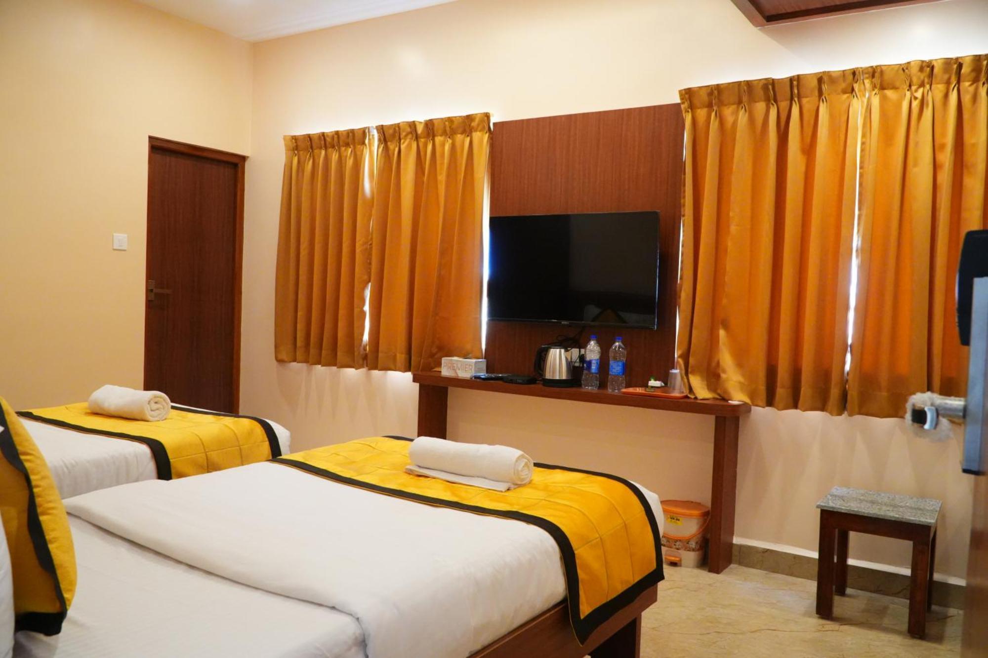 Uj Pallazzio - Business Class Luxury Hotel Tiruvannamalai Bagian luar foto