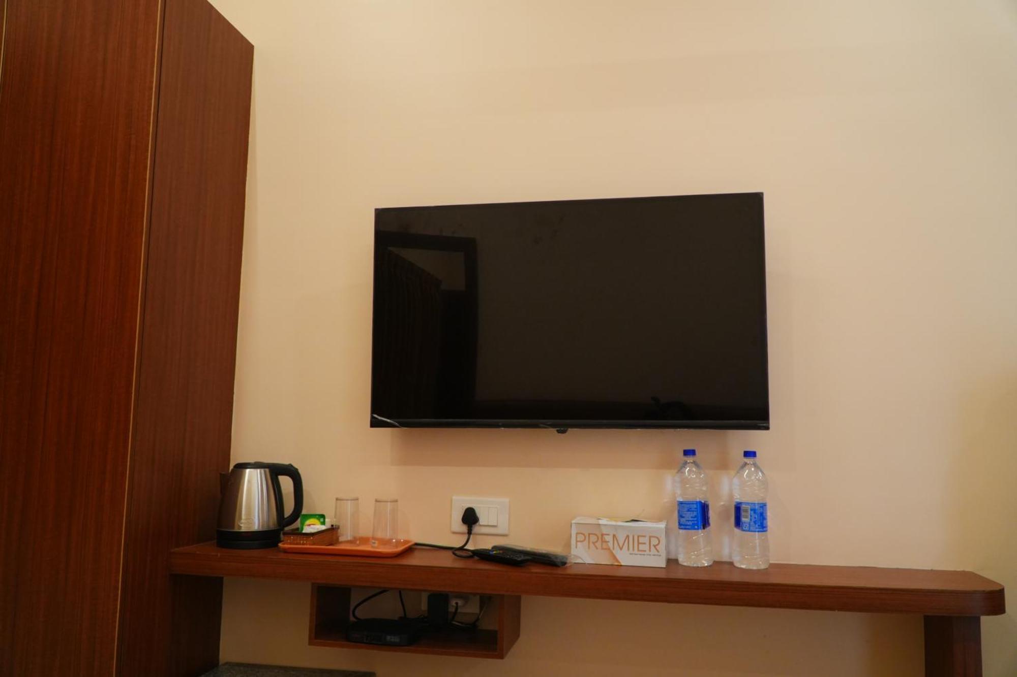 Uj Pallazzio - Business Class Luxury Hotel Tiruvannamalai Bagian luar foto