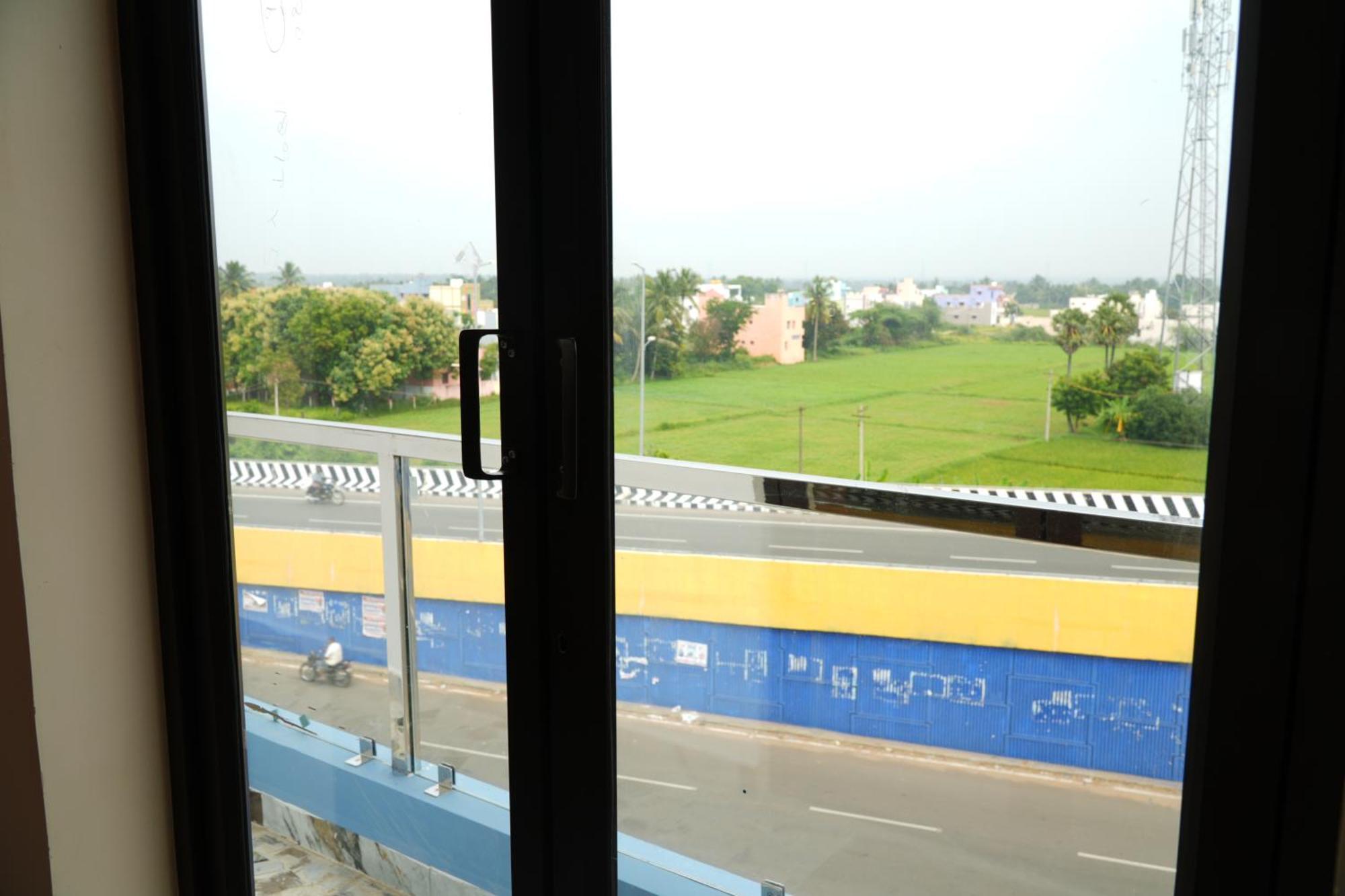 Uj Pallazzio - Business Class Luxury Hotel Tiruvannamalai Bagian luar foto