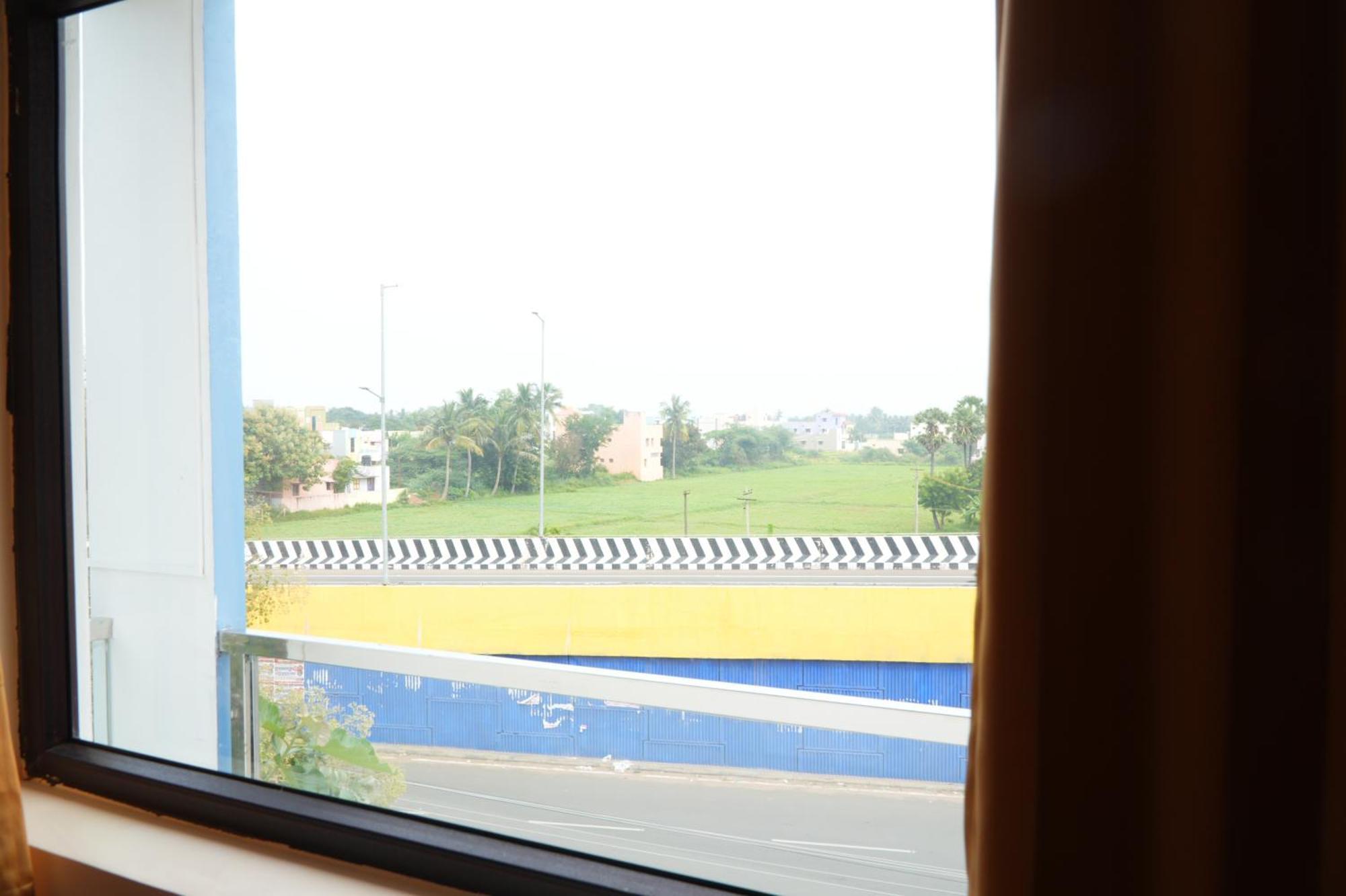 Uj Pallazzio - Business Class Luxury Hotel Tiruvannamalai Bagian luar foto